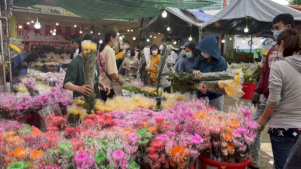 Chợ hoa Hồ Thị Kỷ hoạt động cả ngày, vắng hơn vào buổi trưa